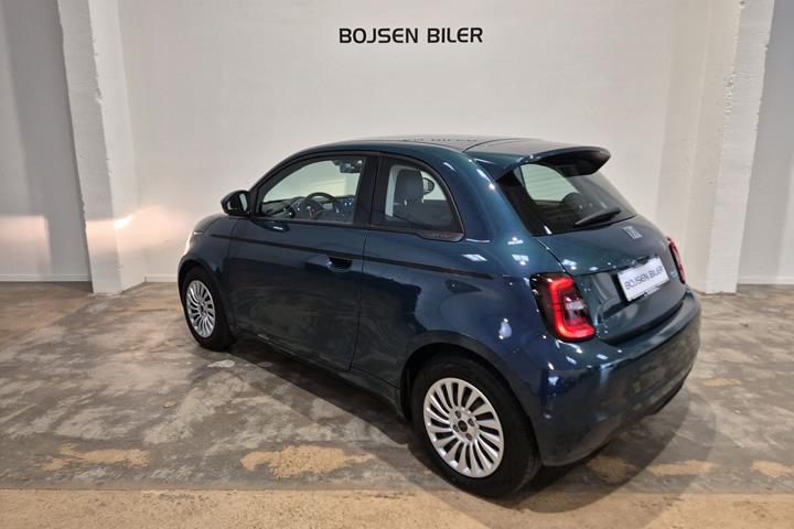 Grøn Fiat 500e fra 2023