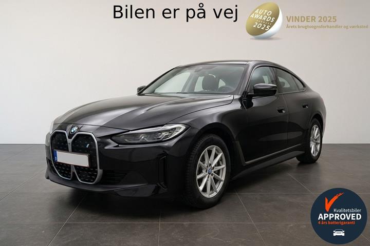 Sort BMW i4 fra 2023 set udefra