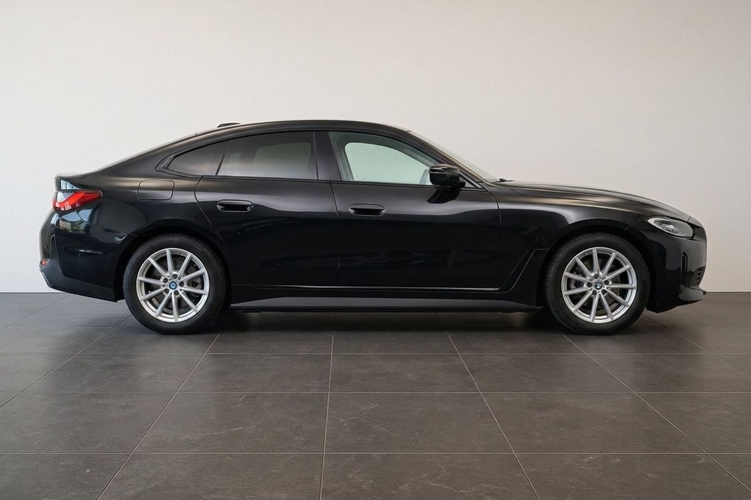 Sort BMW i4 fra 2023
