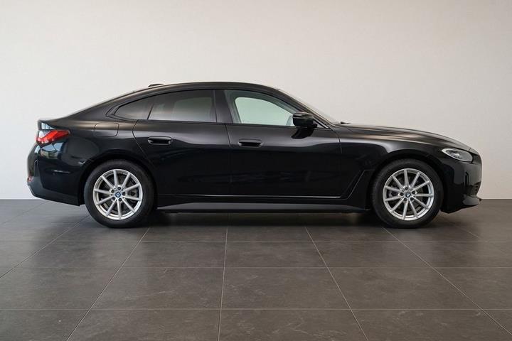 Sort BMW i4 fra 2023