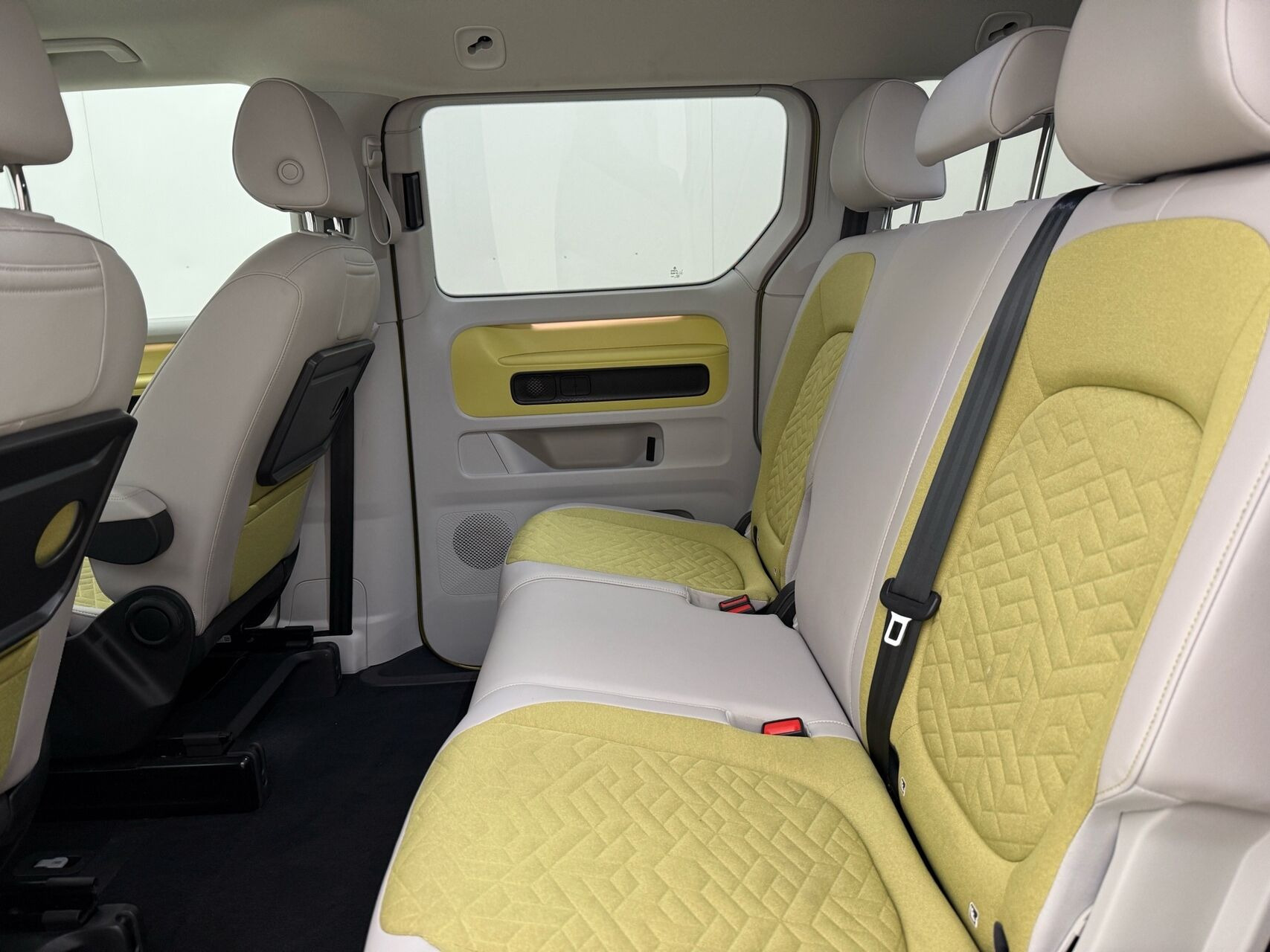 Gul VW ID.Buzz fra 2023