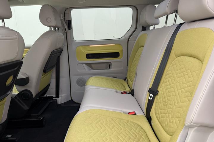 Gul VW ID.Buzz fra 2023