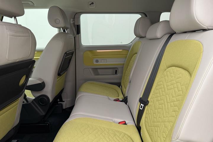 Gul VW ID.Buzz fra 2024