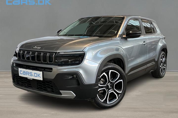 Sort Jeep Avenger fra 2025 set udefra