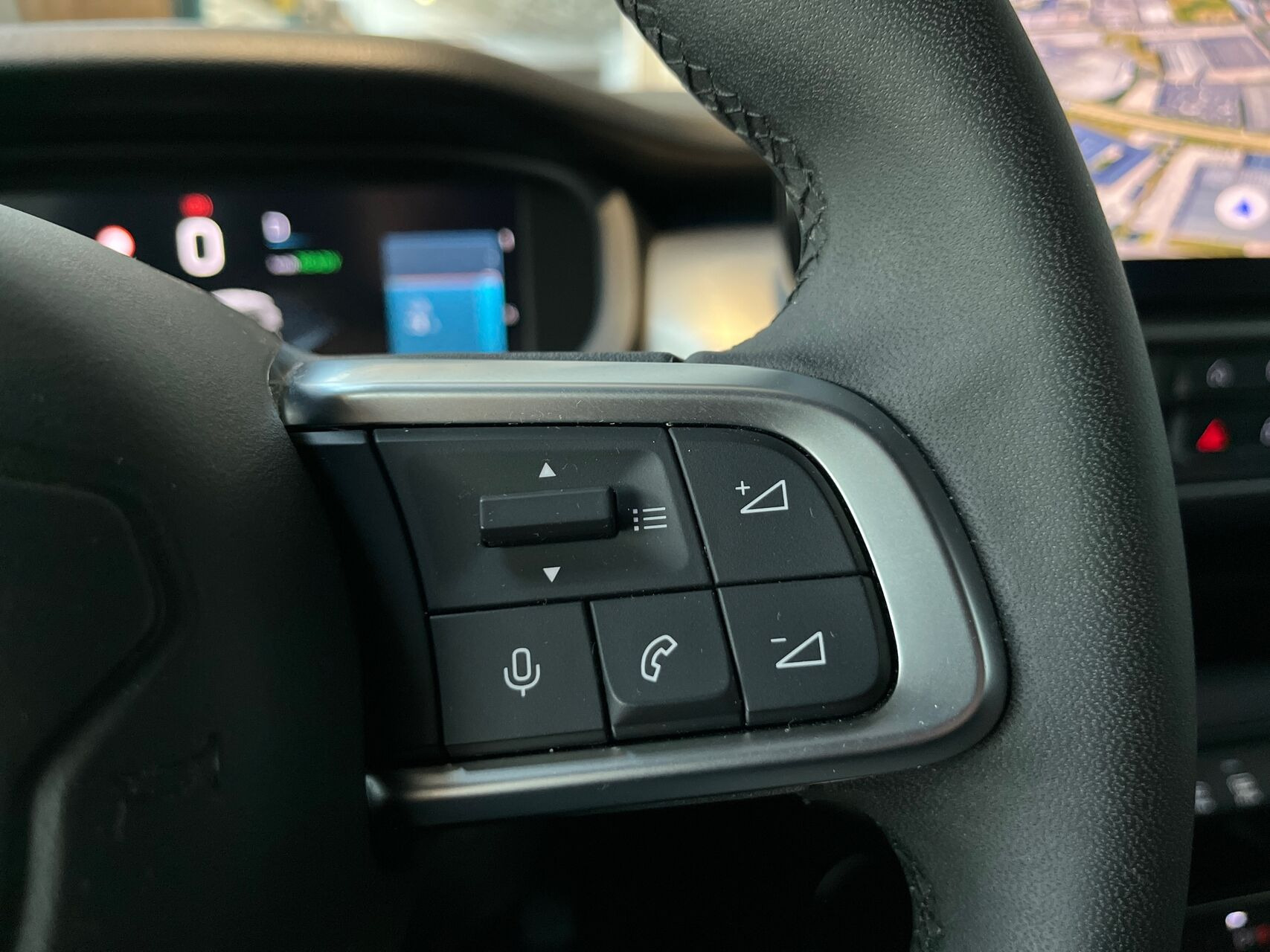 Sort Jeep Avenger fra 2025