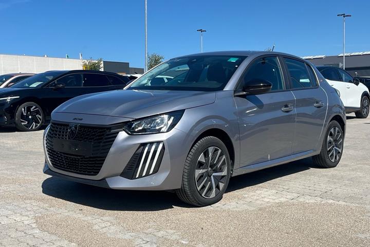 Sølv Peugeot e-208 fra 2025 set udefra