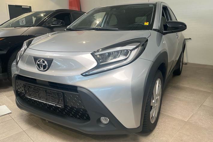 Sølv Toyota Aygo X fra 2023
