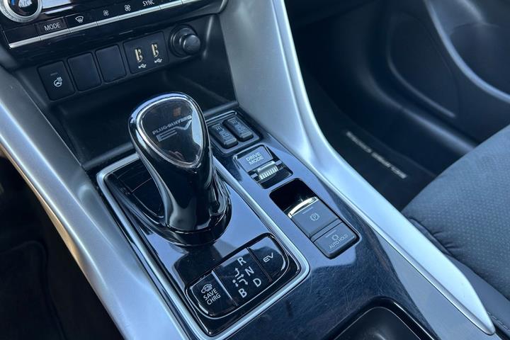 Sort Mitsubishi Eclipse Cross fra 2021