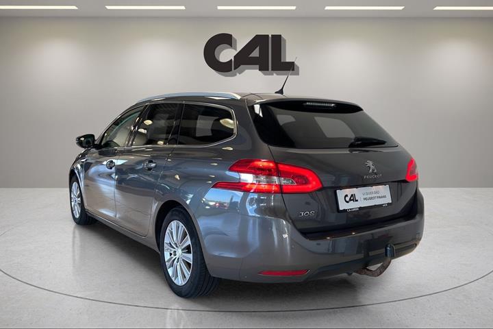 Grå Peugeot 308 fra 2020