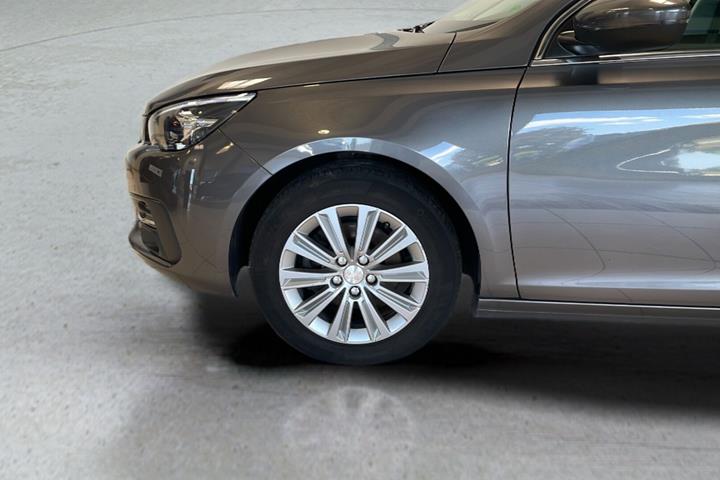 Grå Peugeot 308 fra 2020