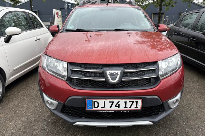 Rød Dacia Sandero fra 2016