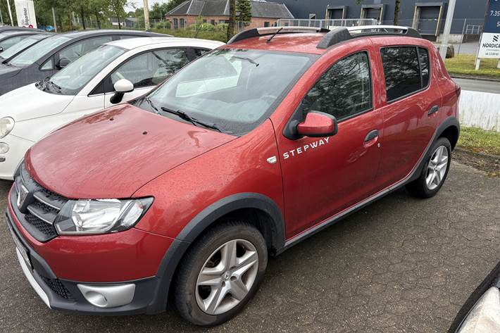 Rød Dacia Sandero fra 2016