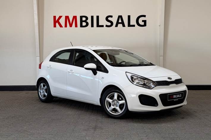 Hvid Kia Rio fra 2012