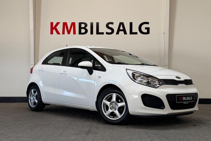 Hvid Kia Rio fra 2012