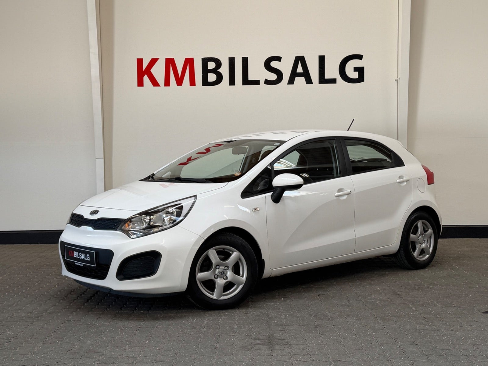 Hvid Kia Rio fra 2012