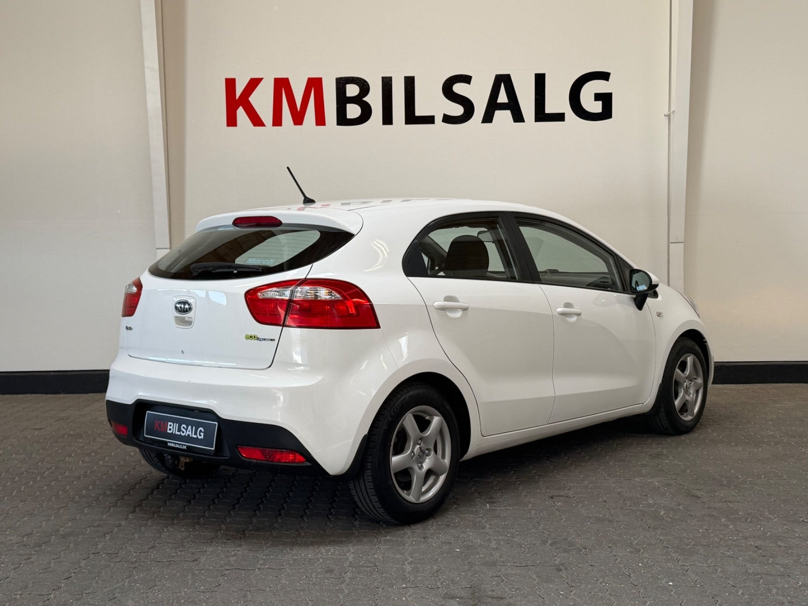 Hvid Kia Rio fra 2012