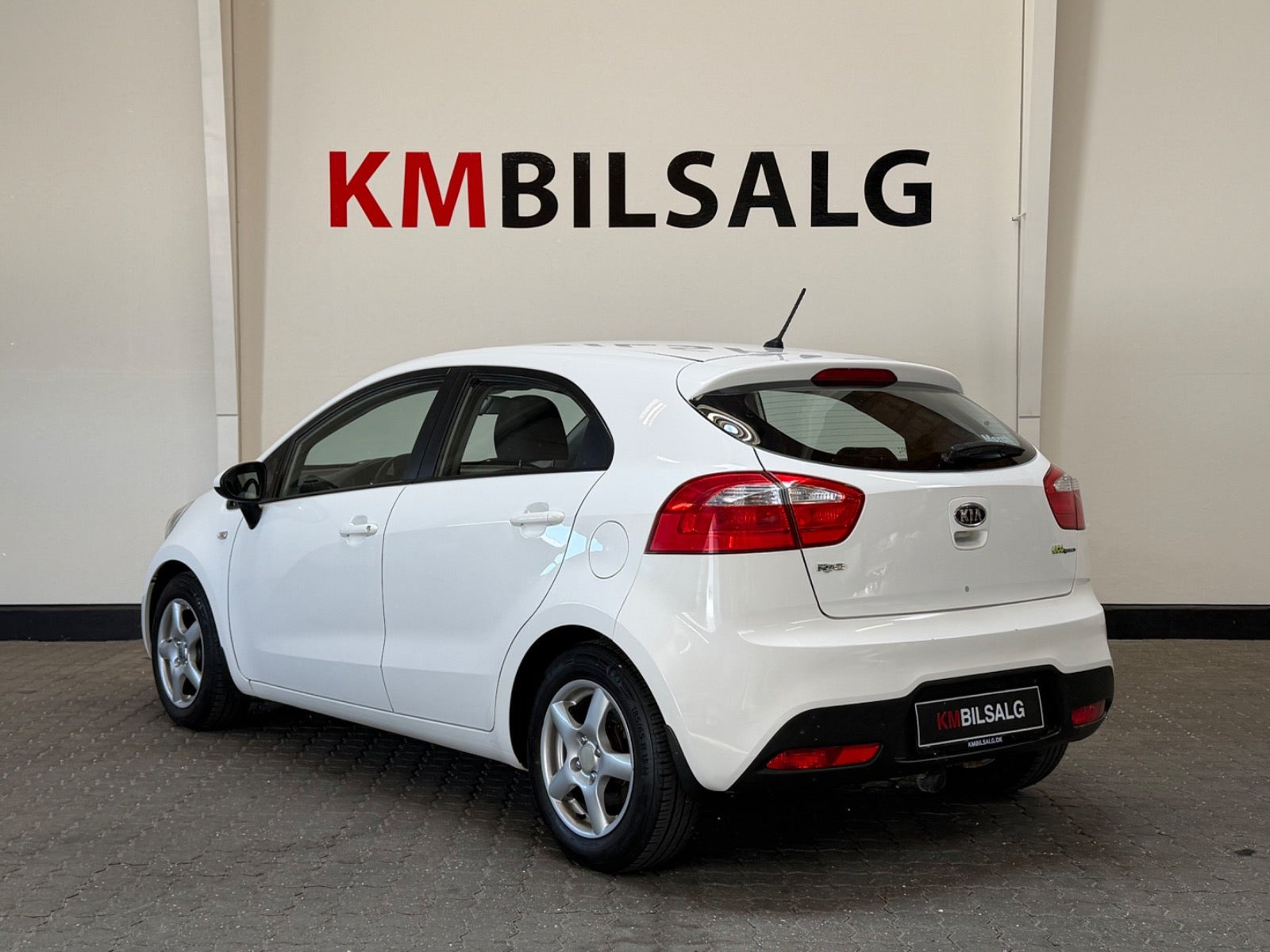 Hvid Kia Rio fra 2012