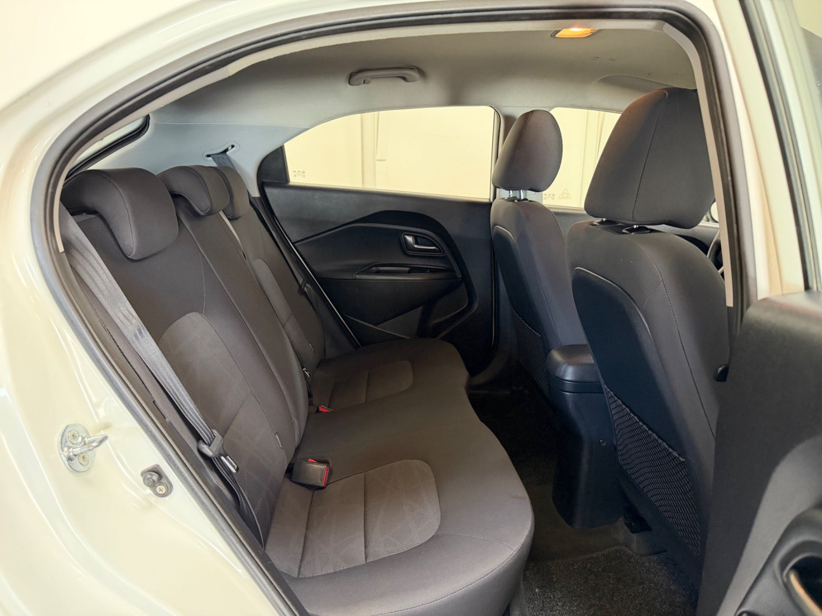 Hvid Kia Rio fra 2012