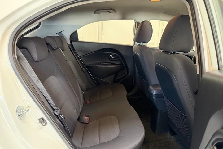 Hvid Kia Rio fra 2012