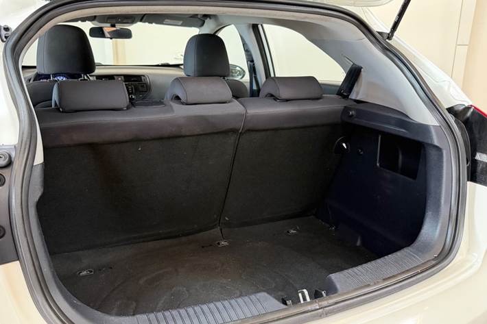 Hvid Kia Rio fra 2012