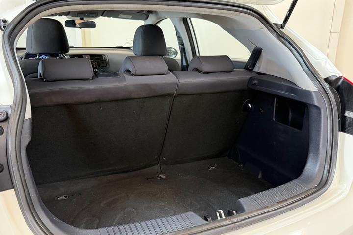 Hvid Kia Rio fra 2012