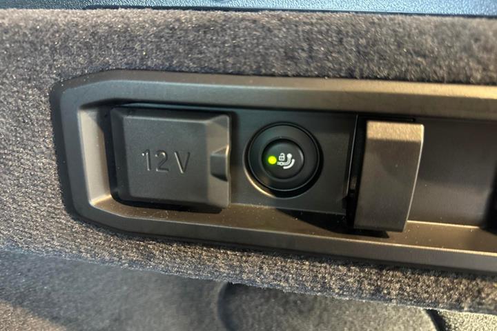Grå BMW i5 fra 2026