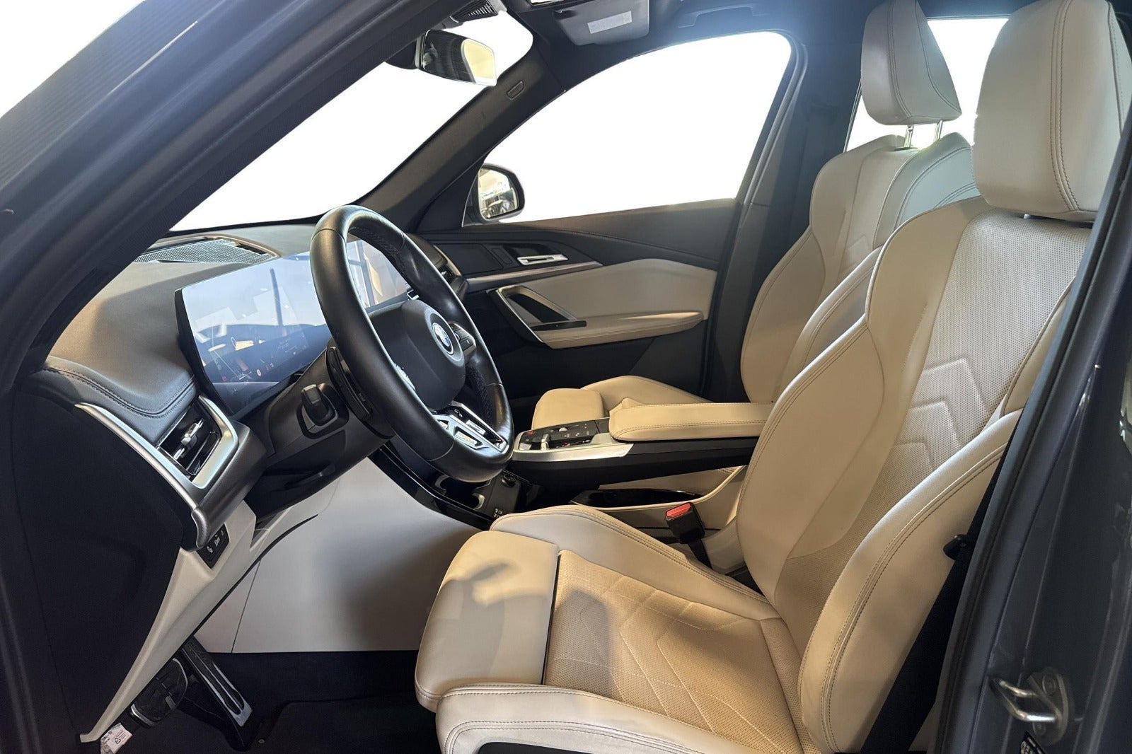 Grå BMW iX1 fra 2024