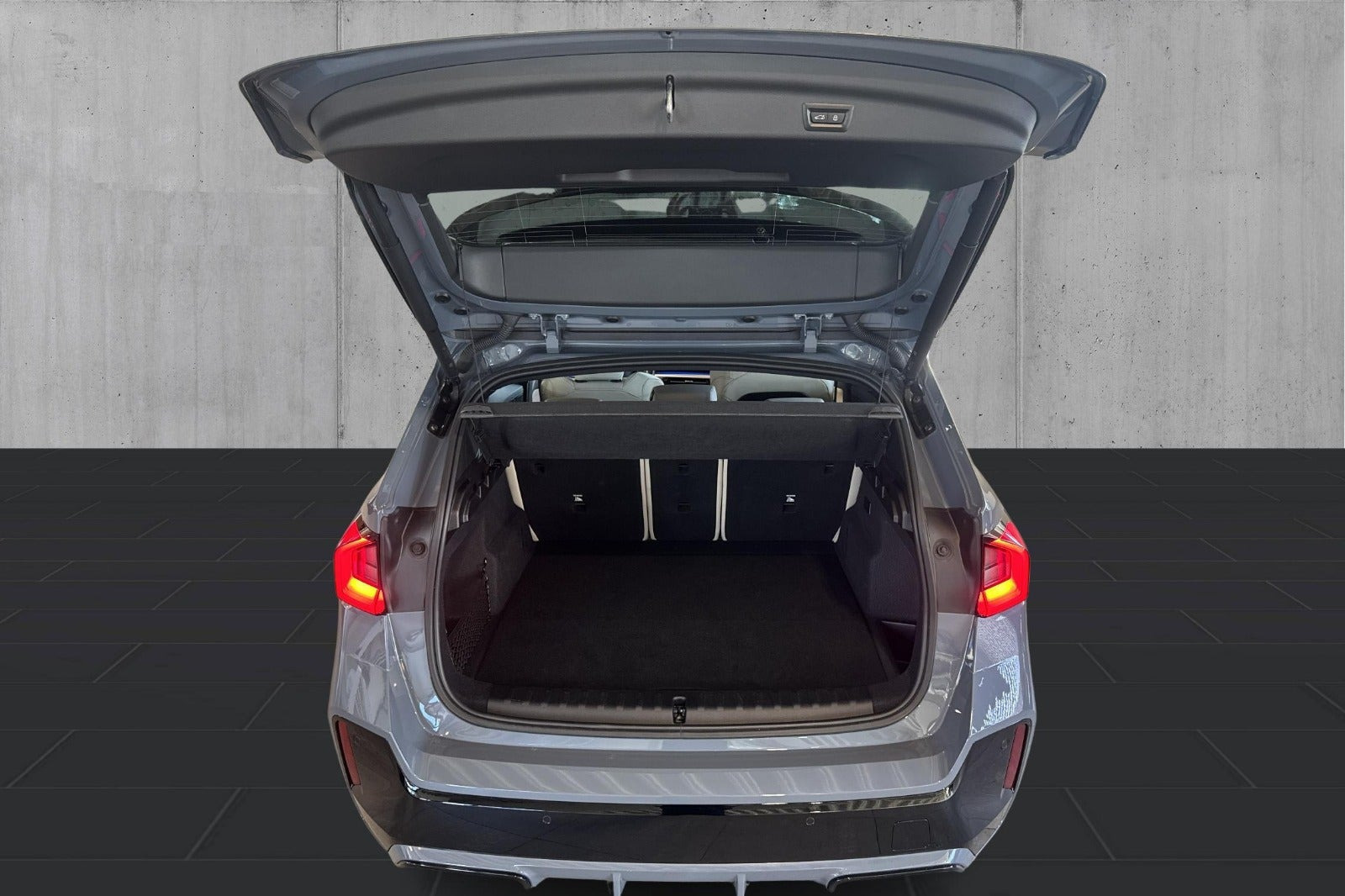 Grå BMW iX1 fra 2024