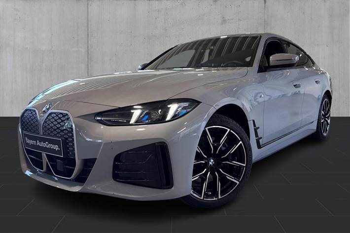 Grå BMW i4 fra 2025