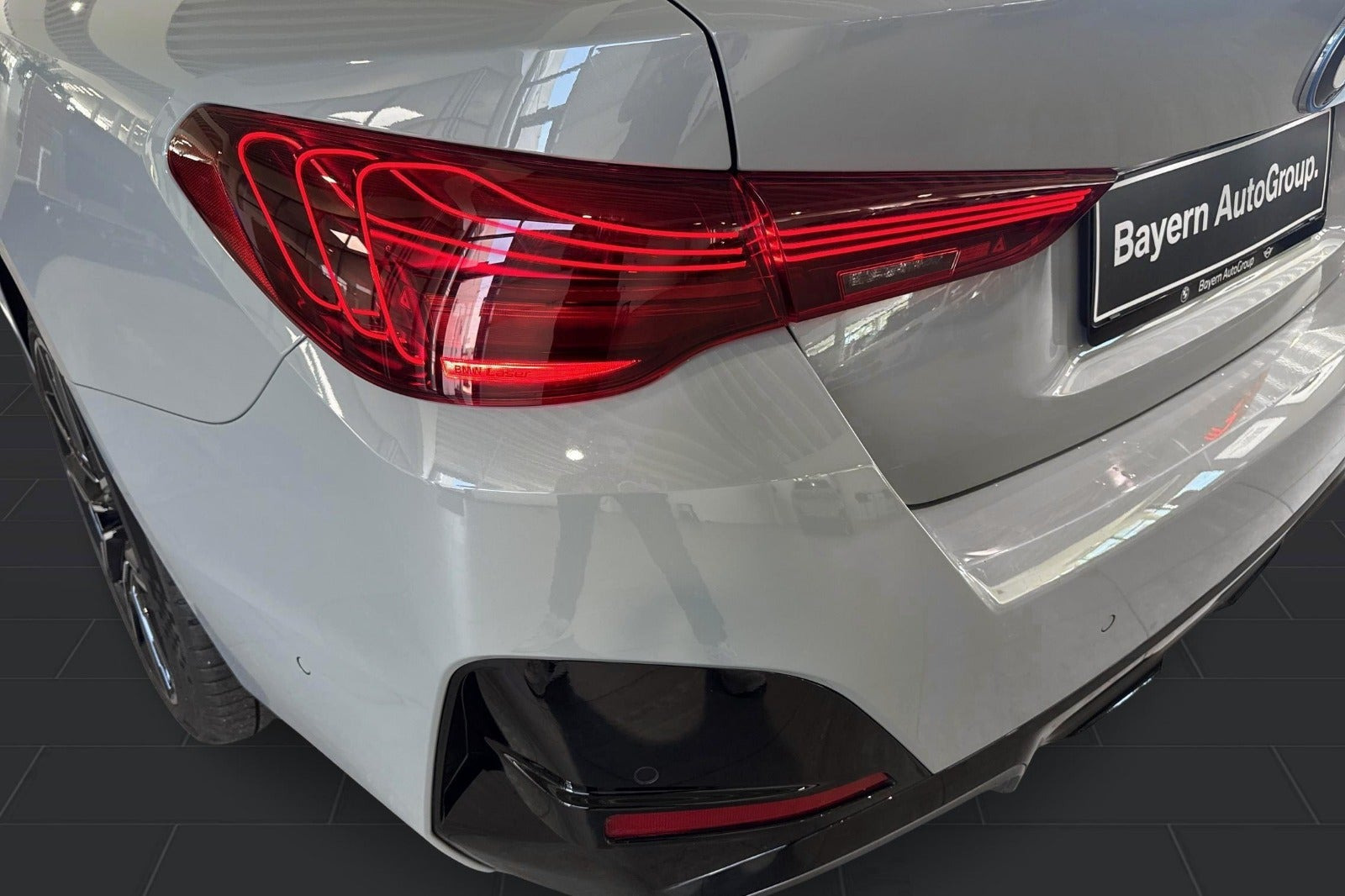 Grå BMW i4 fra 2025