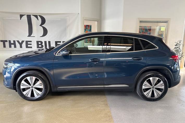 Blå Mercedes EQA250+ fra 2023