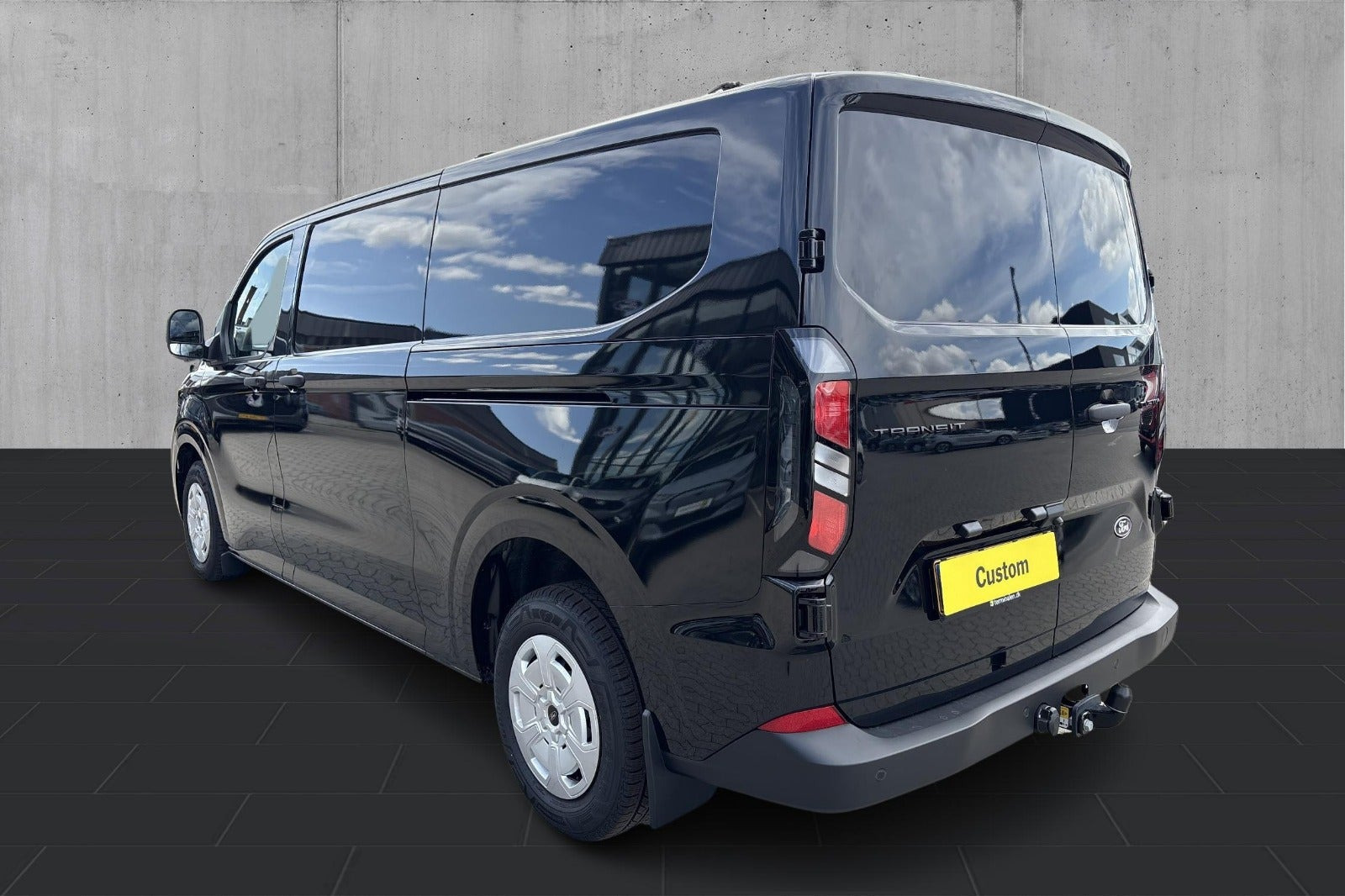 Grå Ford Transit Custom 320 L2 fra 2026
