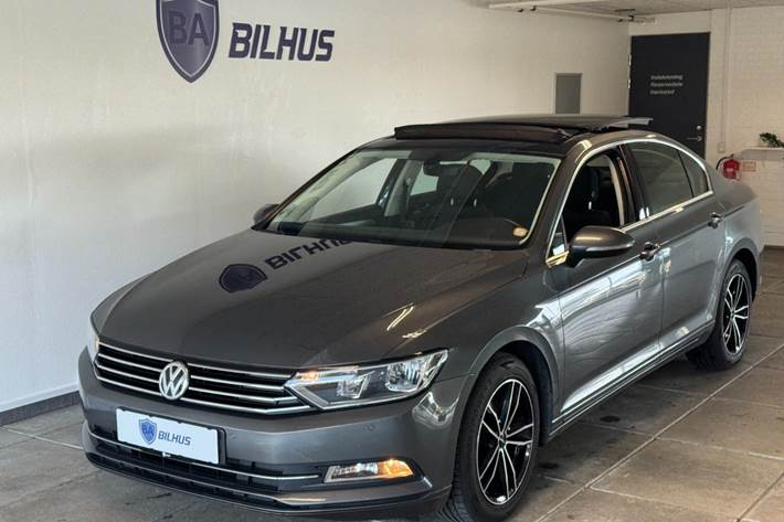 Grå VW Passat fra 2016