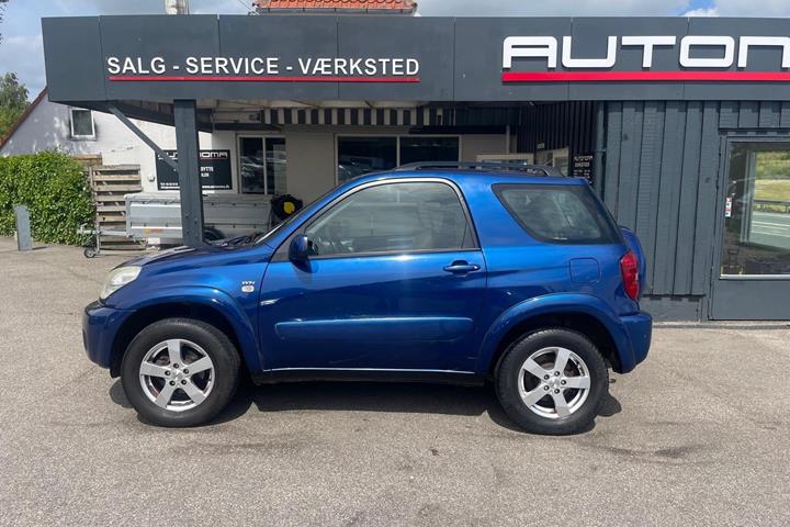 Blå Toyota RAV4 fra 2004