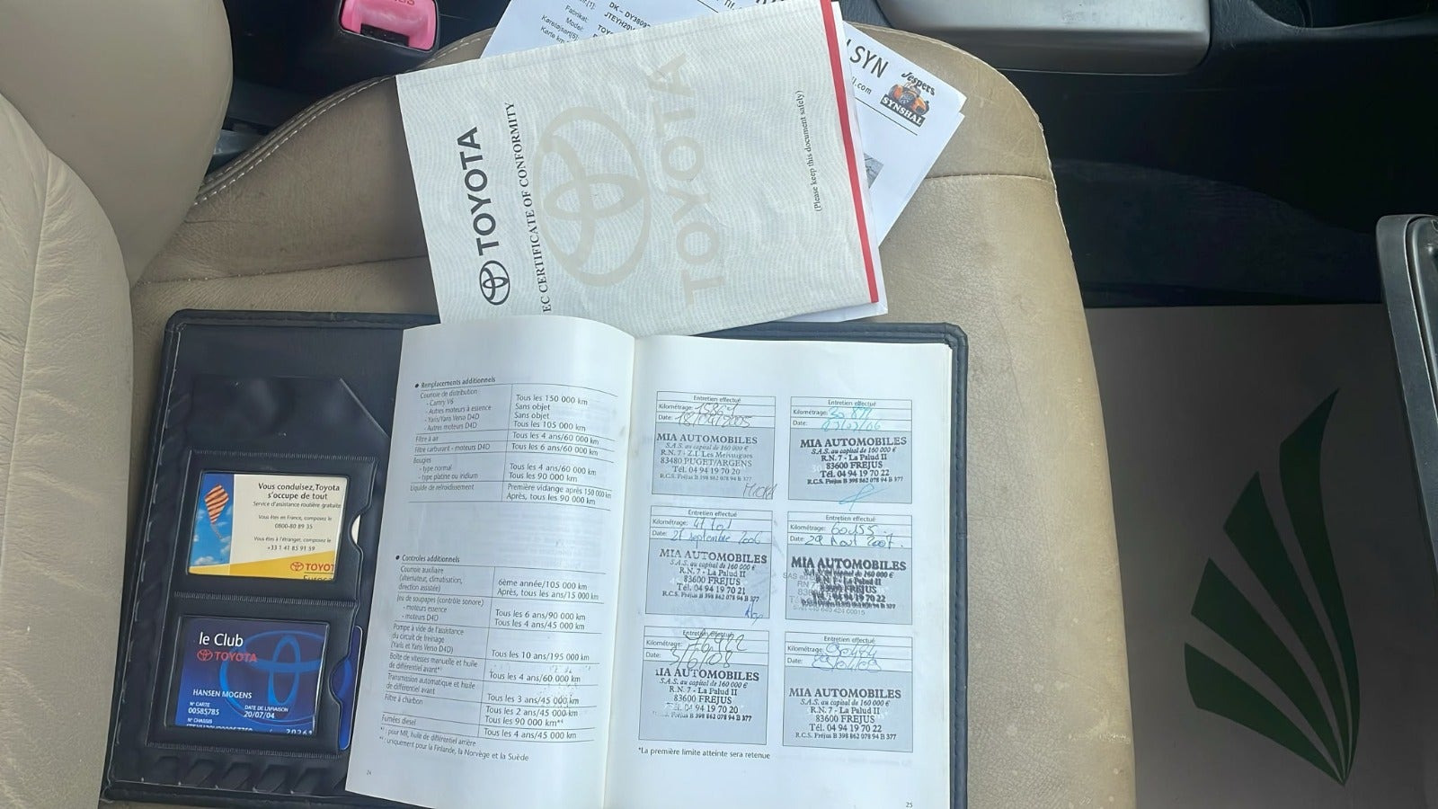 Blå Toyota RAV4 fra 2004