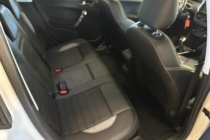 Hvid Peugeot 2008 fra 2017