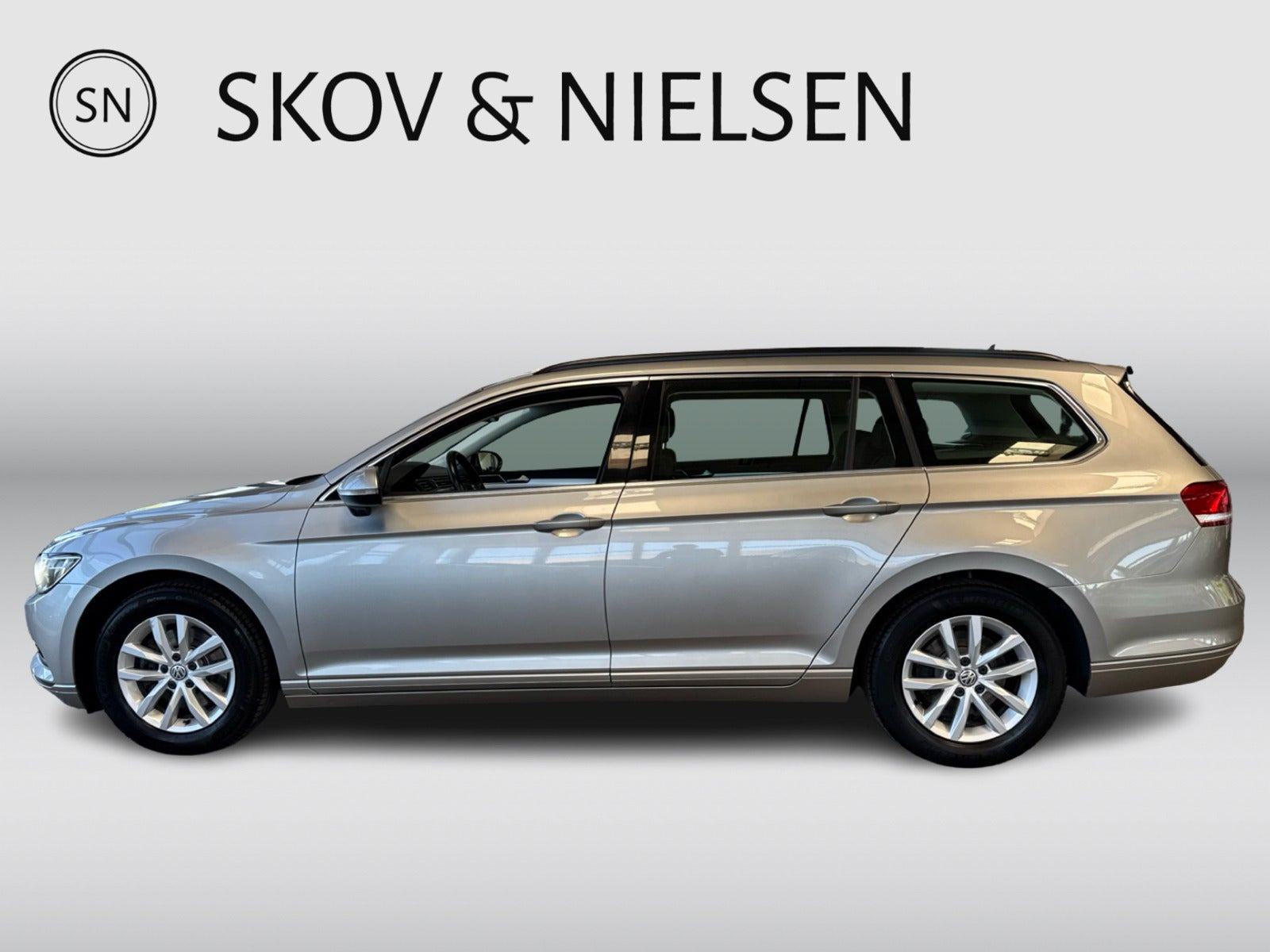 Sølv VW Passat fra 2017