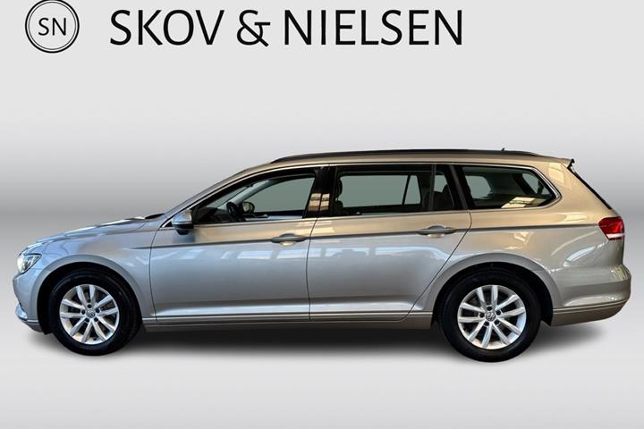 Sølv VW Passat fra 2017
