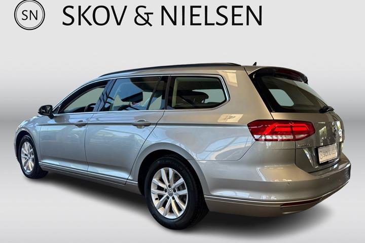 Sølv VW Passat fra 2017