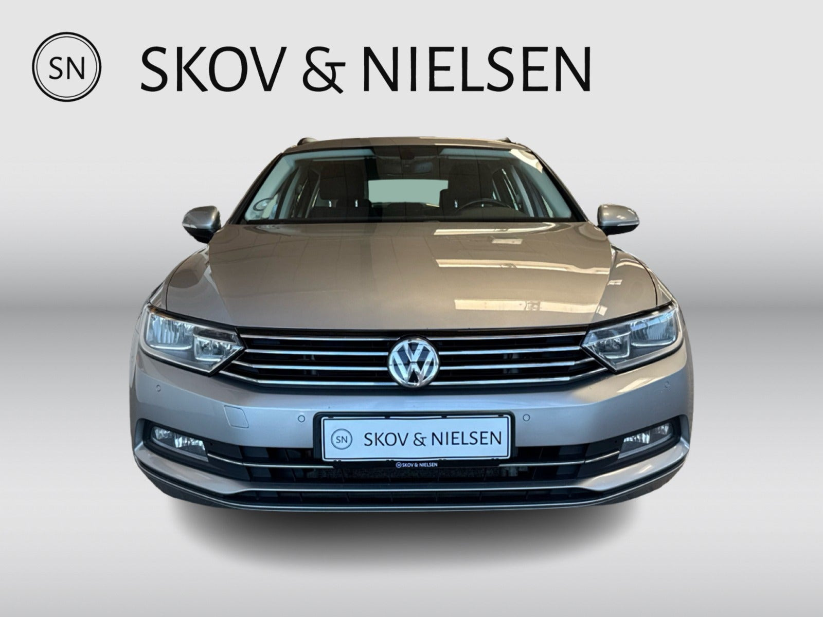 Sølv VW Passat fra 2017