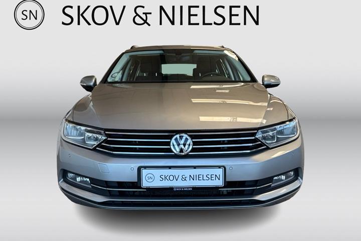 Sølv VW Passat fra 2017