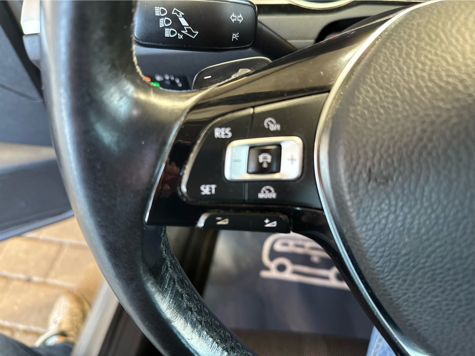 Sølv VW Passat fra 2017