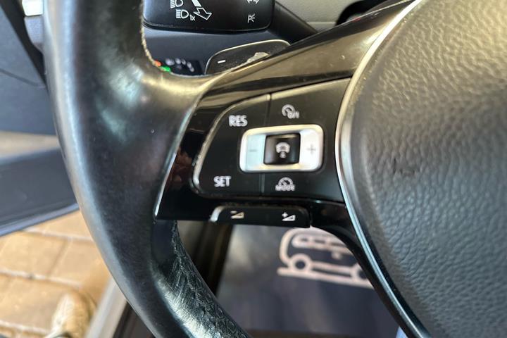 Sølv VW Passat fra 2017