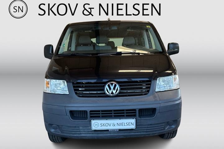 Blå VW Caravelle fra 2009