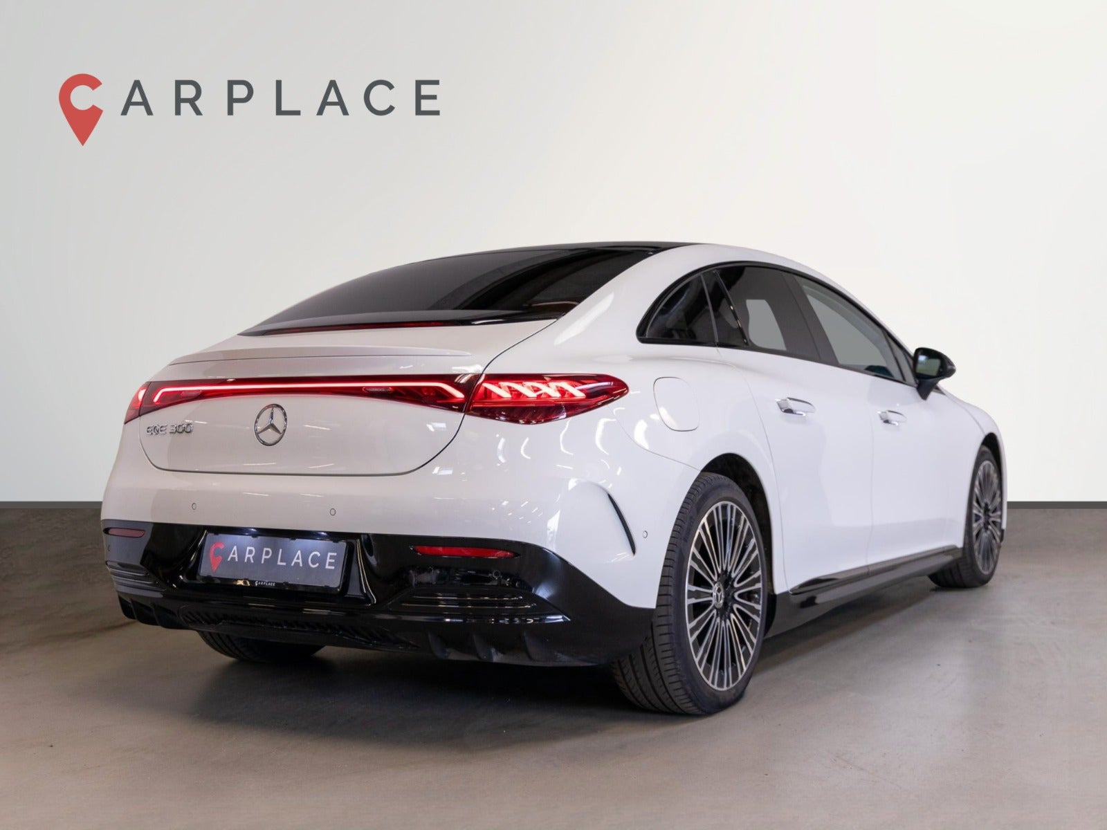 Hvid Mercedes EQE300 fra 2023