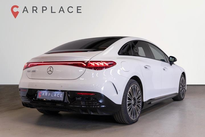 Hvid Mercedes EQE300 fra 2023
