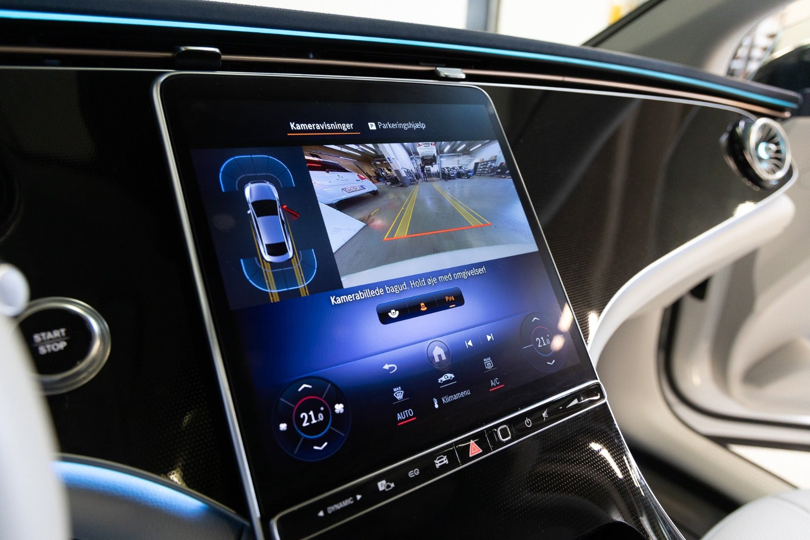 Hvid Mercedes EQE300 fra 2023