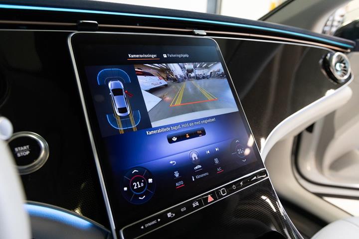 Hvid Mercedes EQE300 fra 2023