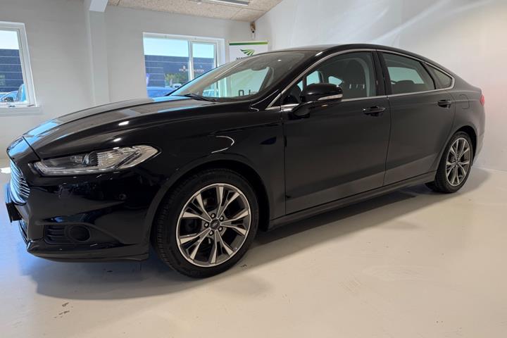 Sort Ford Mondeo fra 2018