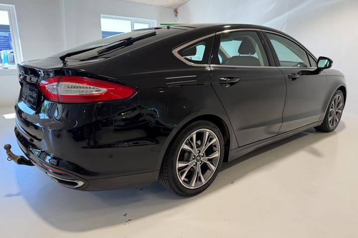 Sort Ford Mondeo fra 2018